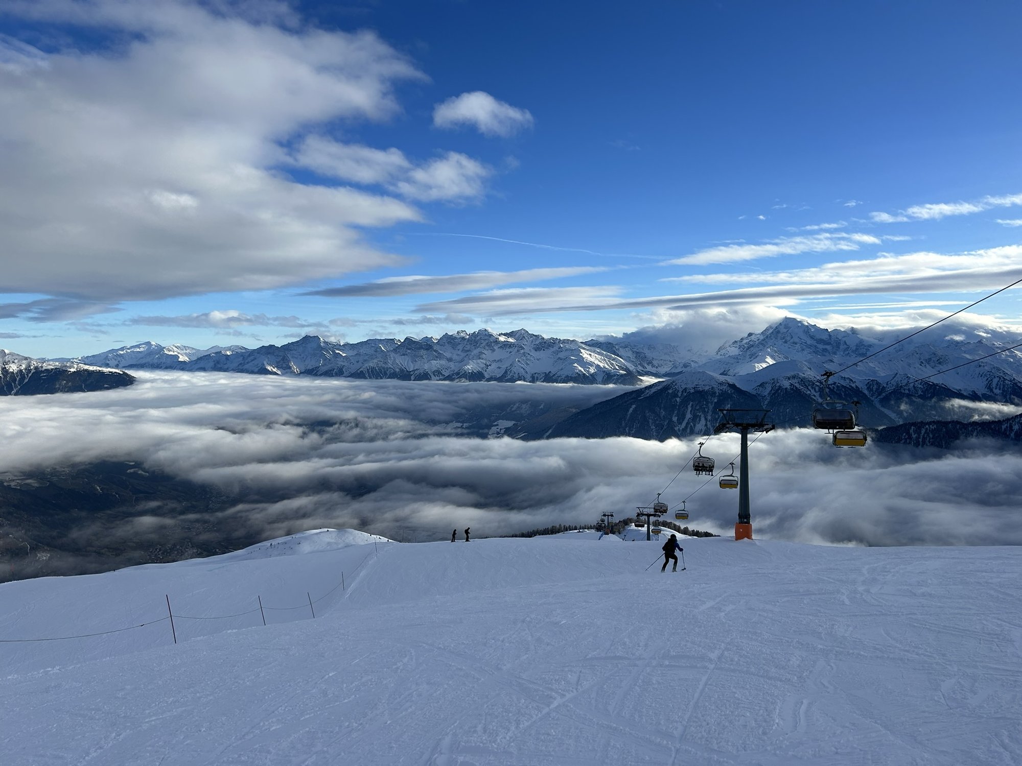 Skier above a layer of clouds in the Upper Vinschgau