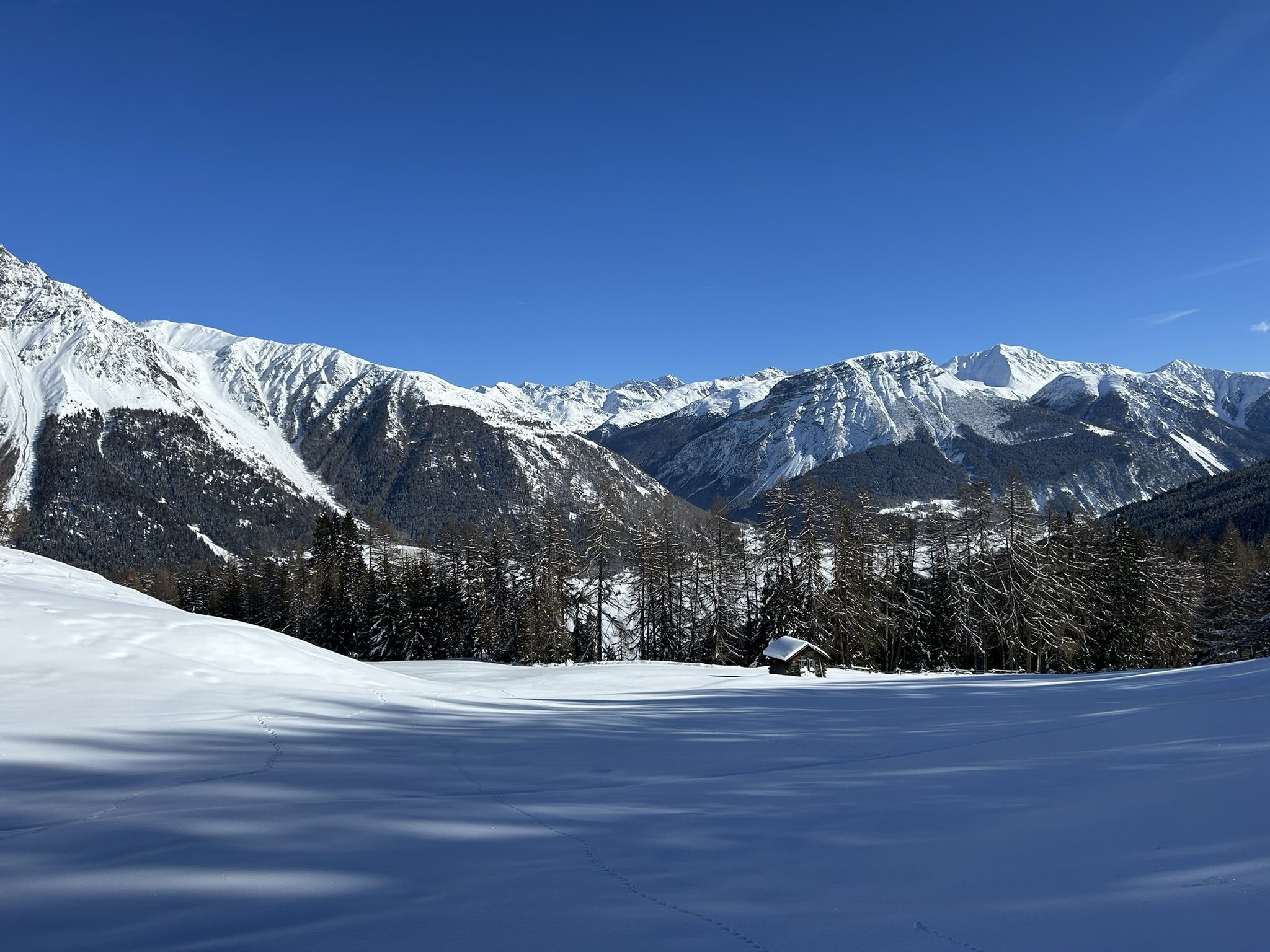 Verschneite Berge im Obervinschgau